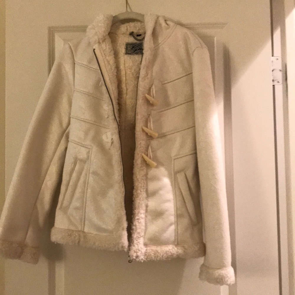 Guess ivory toggle zip faux shearling small jacket